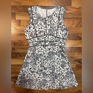 Title Nine Women’s Large Black White Floral Active Dress